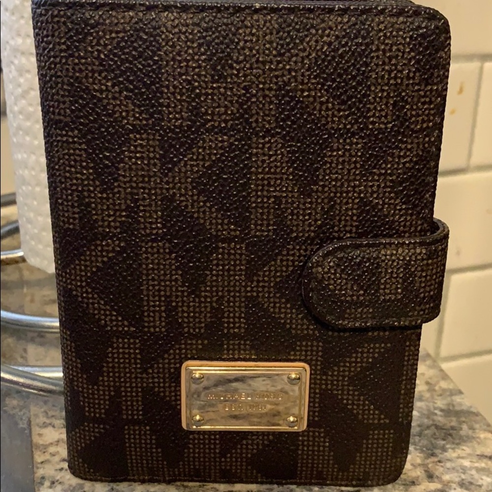Michael Kors Passport Wallet (Brown Monogram)